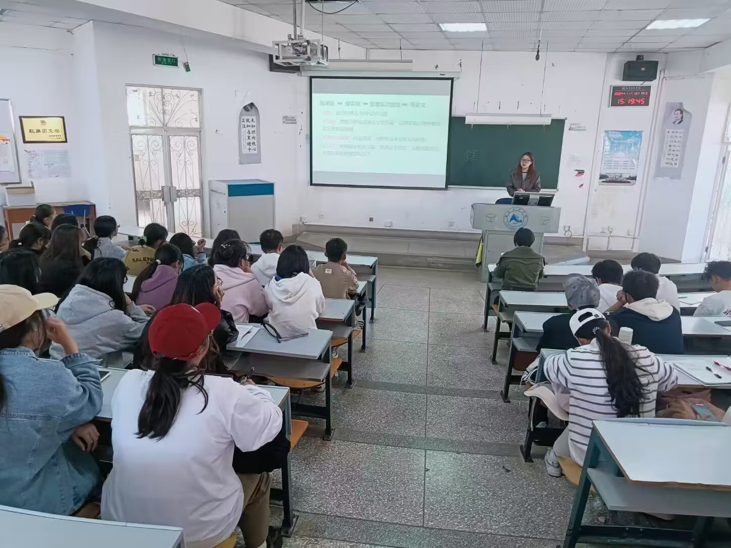 胡洁分享参赛经验.jpg 胡洁分享参赛经验.jpg